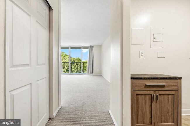 Photo - 2059 Huntington Ave Unidad 908