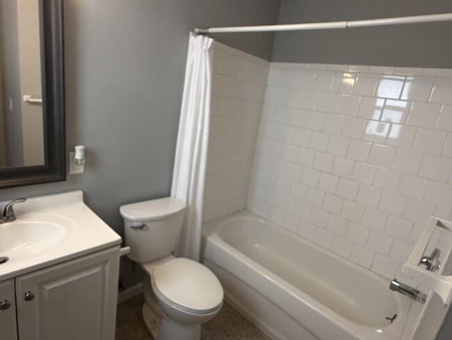 Photo - 1118 N H St Unit 13