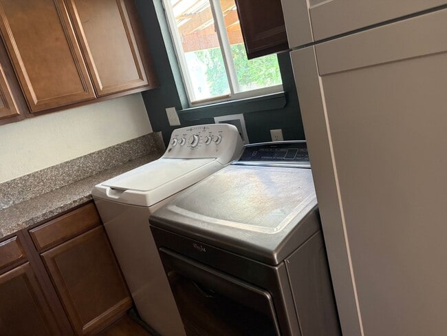Photo - 210 Rawhide Way