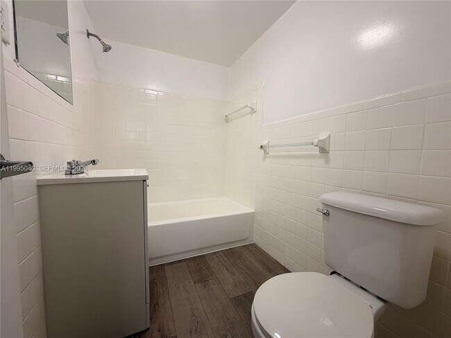 Photo - 143 SW 9th St Unit 310