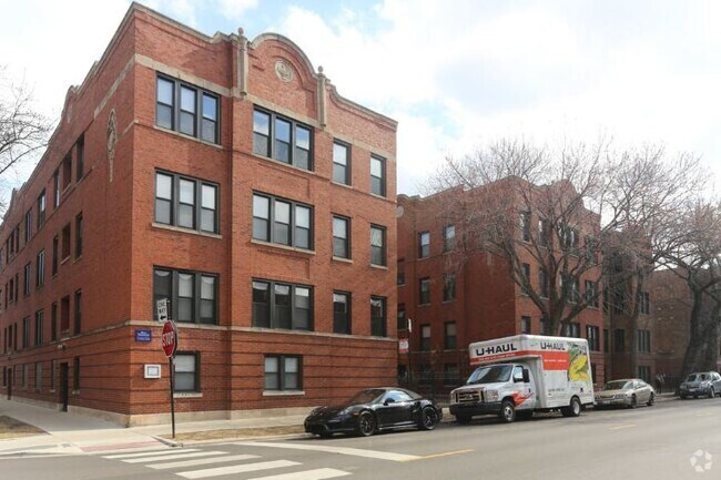Building Photo - 3522 N Racine Ave Rental