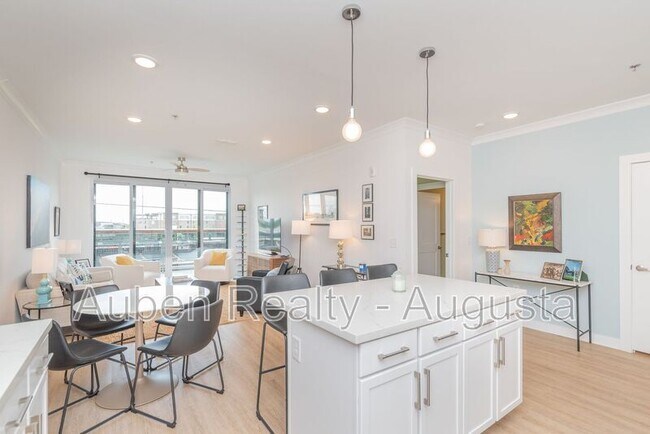 Photo - 111 Railroad Ave