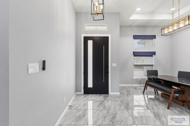 Photo - 29 N Queen Palm