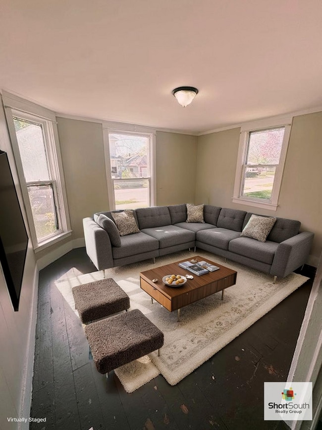 Building Photo - Updated 2 Bed 1 Bath home on the SE side