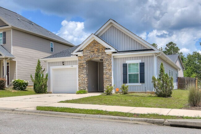 Photo - 3 Bedroom 2 Bath in Canterbury Farms