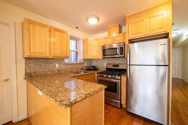 Photo - 540 29th St Unit 2nd floor