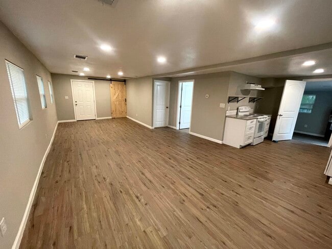 Photo - 723 Pecan Ln