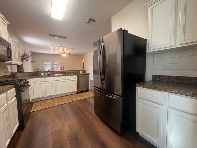 Photo - 302 Broken Pine Ct