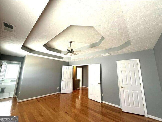 Photo - 7566 Larchwood Ln