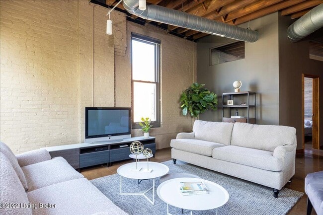 Photo - 2 BR/2BA | Newly Renovated Condo| 1-Private Garage | Central downtown!