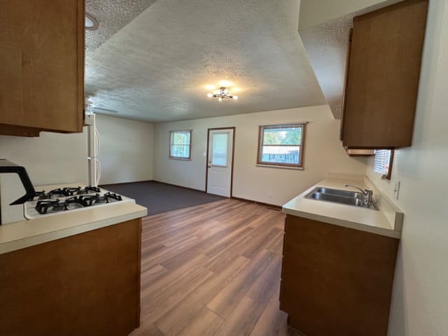 Photo - 505 S Apple Rd