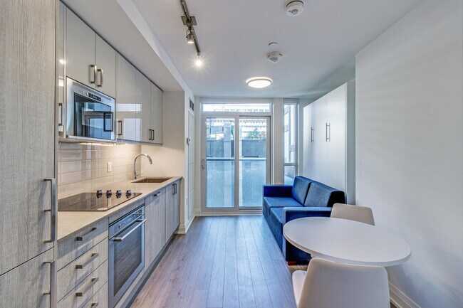 Photo - Bachelor Unit 1