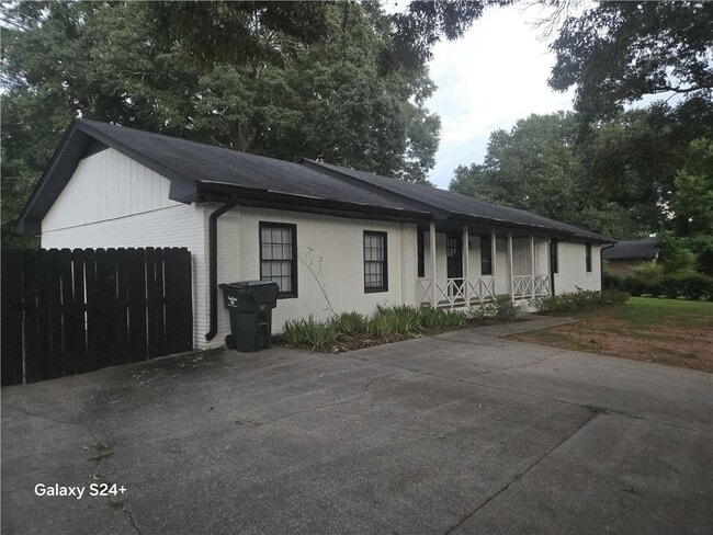 Photo - 1670 Christian Cir SE