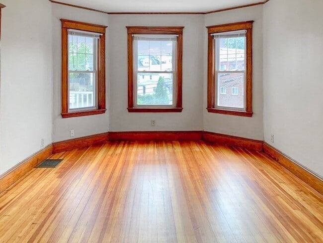 Photo - 8 Wyvern St Unit 8