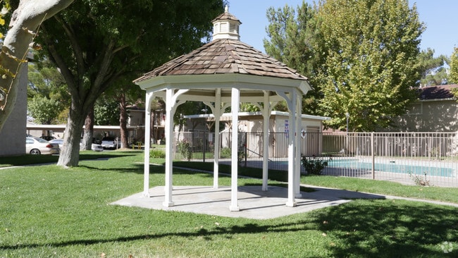 Windrose Apartments