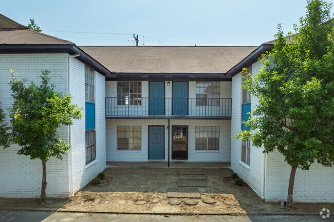 Photo - University Crossings