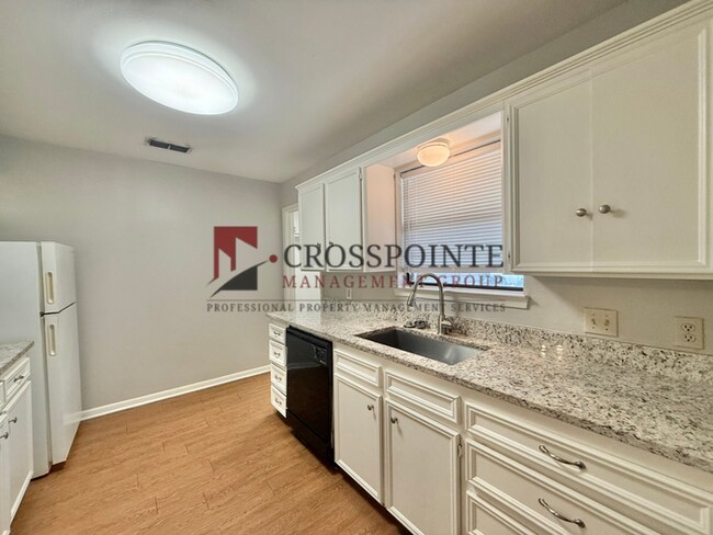 Photo - 3 Bedroom, 2 Bathroom Duplex!