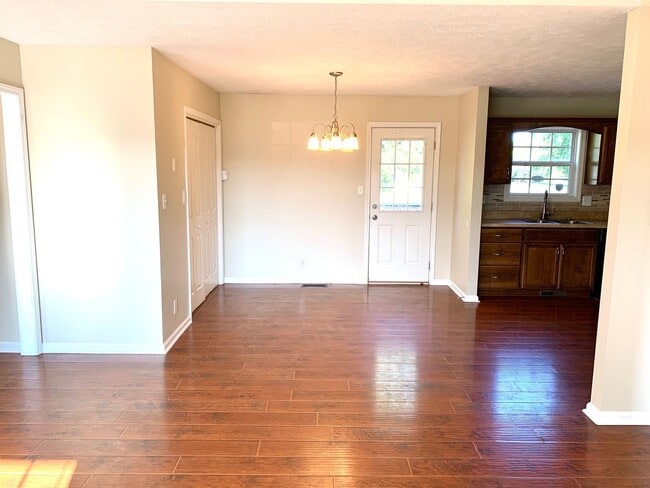 Photo - 3425 Foxrun Ln