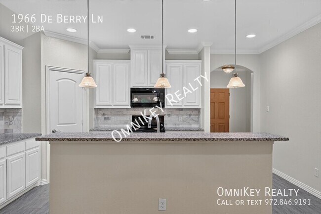 Photo - 1966 De Berry Ln