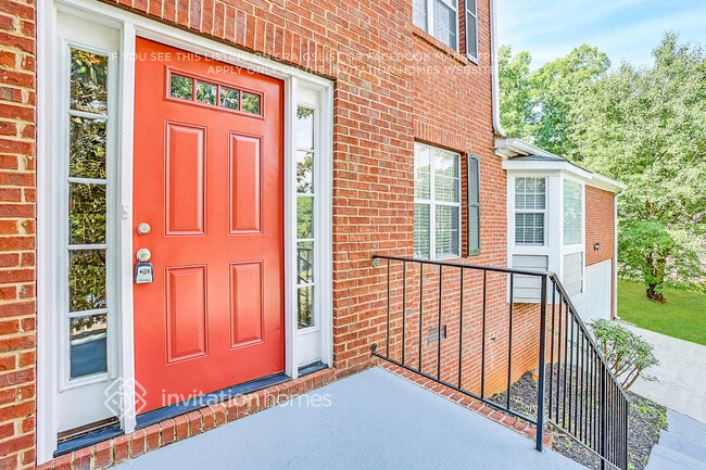 Photo - 3863 Creekbank Cove