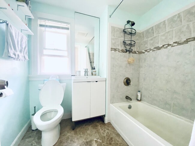 Building Photo - 14 Bradbury St Unit 1