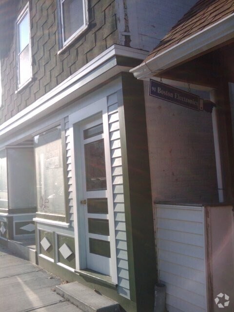 Building Photo - 95 Boylston St Unit 3 Rental