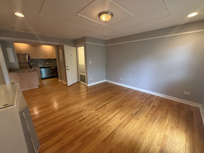 Photo - 6954 N Greenview Ave