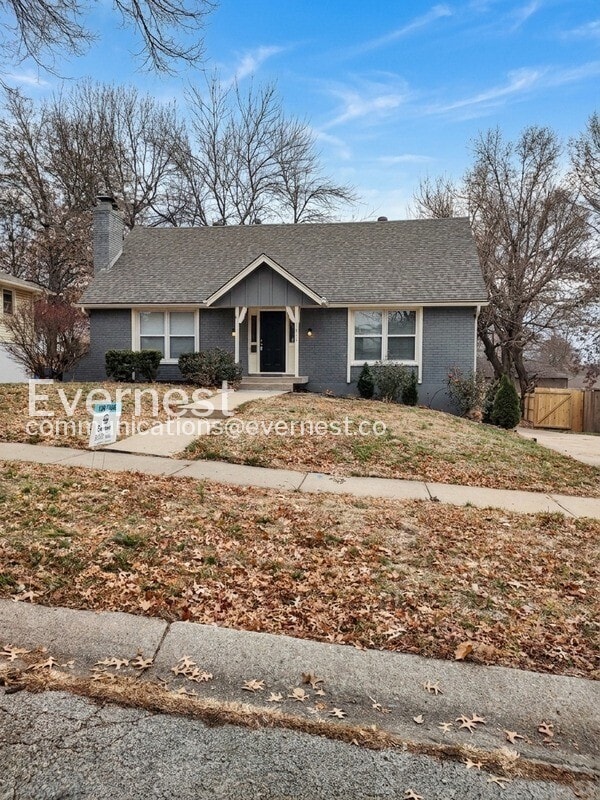 Building Photo - 4 Bed, 2 Bath Home with Garage / Pet-Friendly / Coming Soon!
