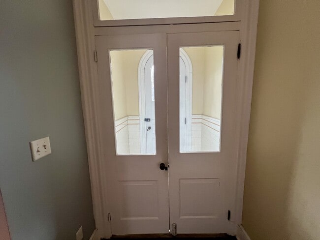 Photo - 533 W Walnut St