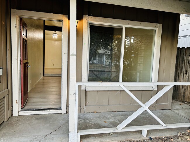 Photo - 2930 Lerwick Rd