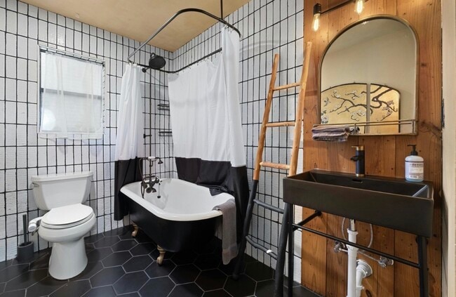 Photo - 2804 Crest Ave