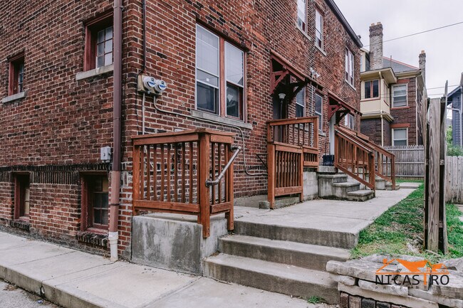 2070 Indianola Ave