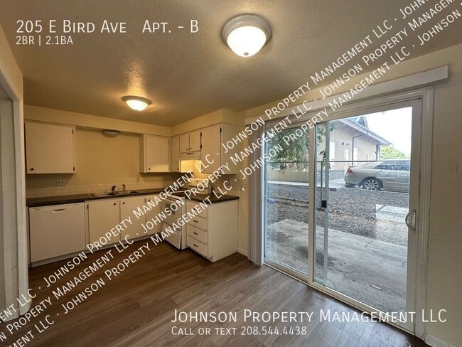 205 E Bird Ave Unidad B