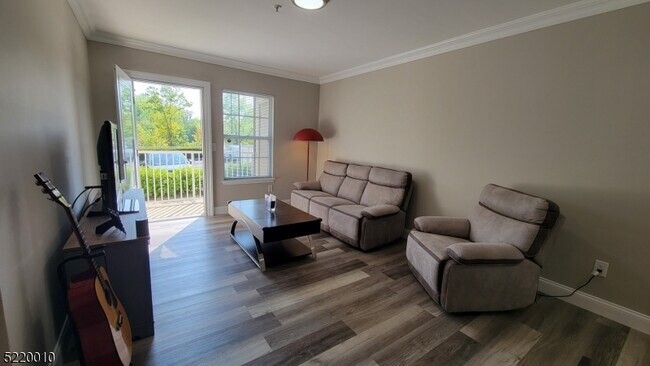 Photo - 1103 Schindler Ln