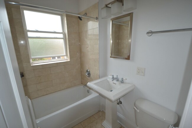 Photo - 4427 N Rockwell St Unit 4414-2