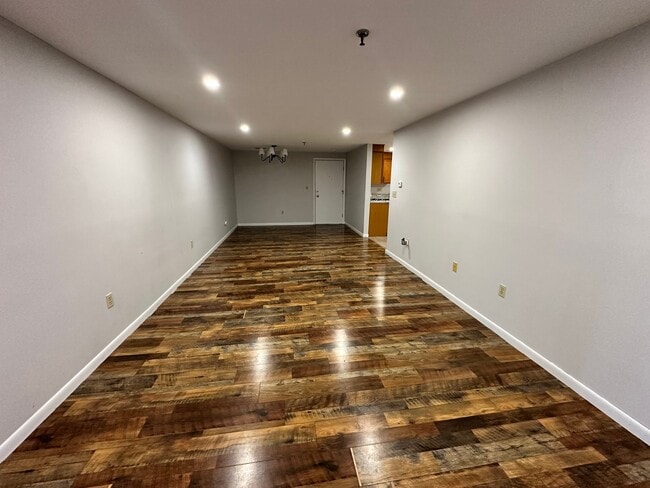 Building Photo - 45 Christopher Dr Unit 107