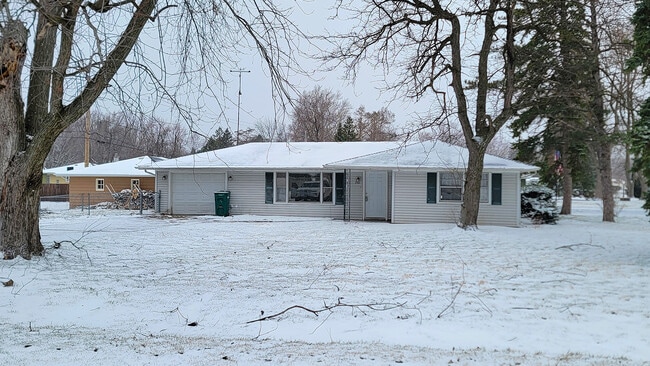 Building Photo - 2701 Wilshire Blvd