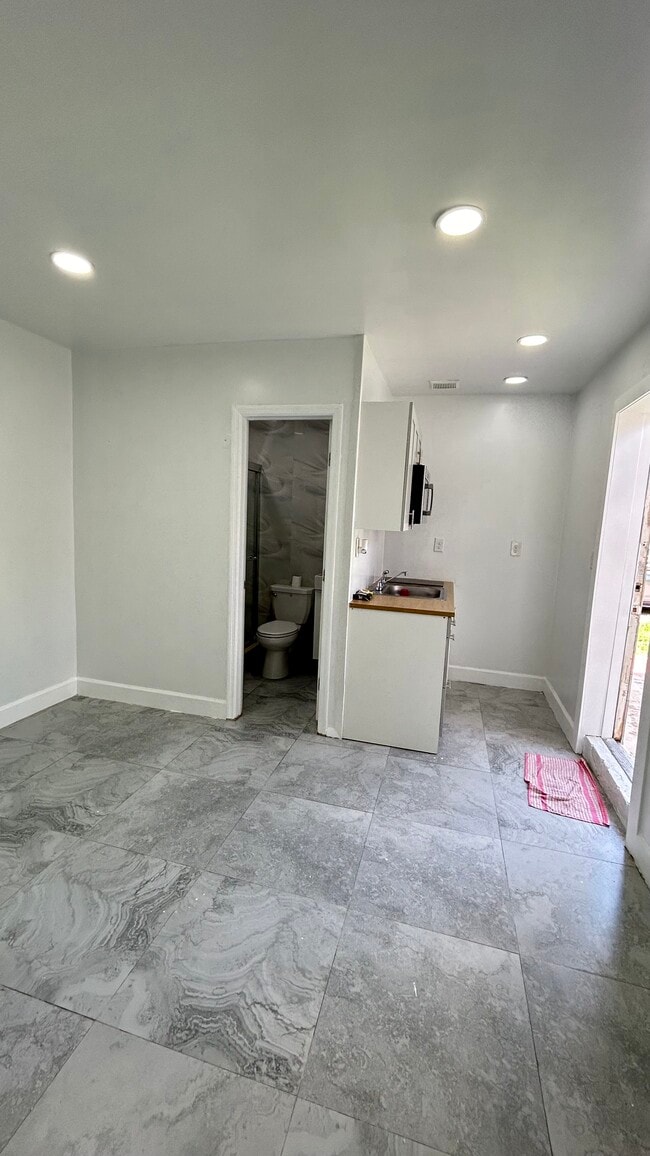 Photo - 751 81st St Unidad #2