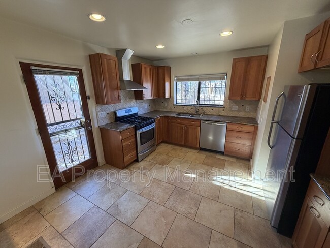 Photo - 921 Dartmouth Dr NE