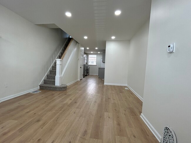 Photo - 2054 Mercy St