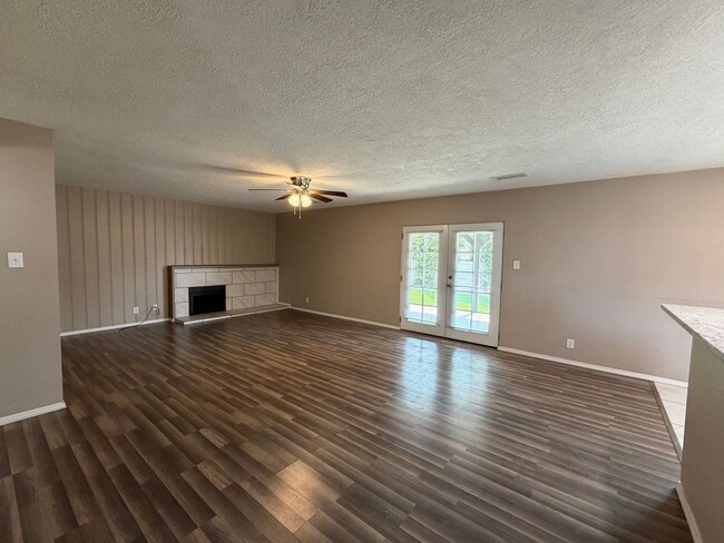 2908 Dakota St NE