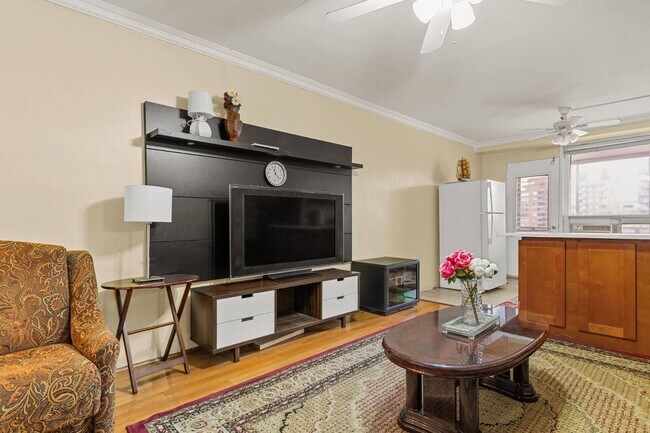 Photo - 61-15 98th St Unidad 11N