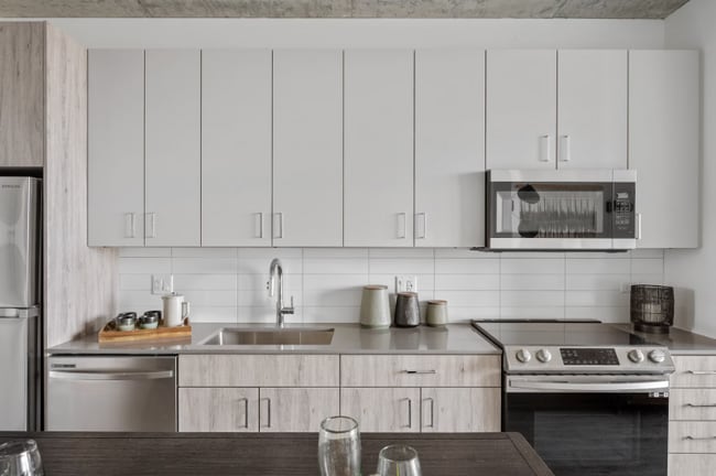 Photo - 468 W Chicago Ave