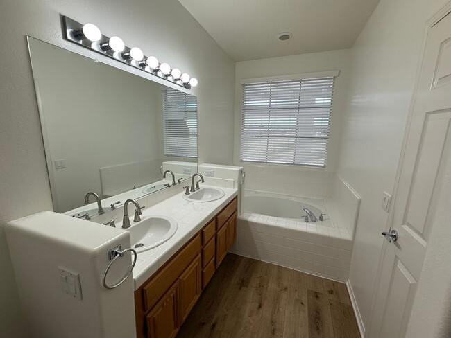 Photo - Wyndham Rose in AV, 2 Bedrooms,2 Bathrooms + Den, Gated Community,