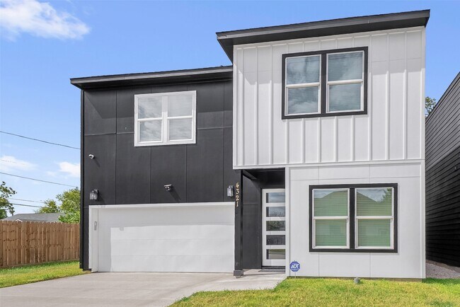 Photo - 4321 McKinley St