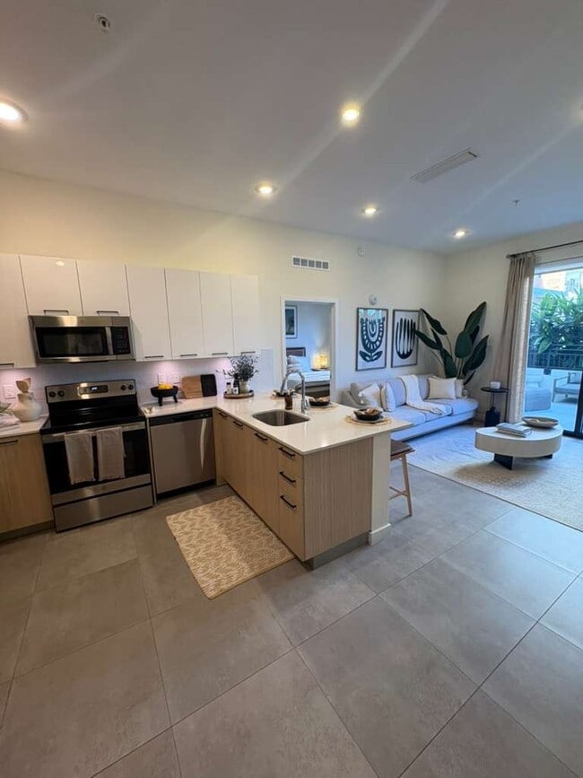 Building Photo - 2170 NE 168th St Unit A4