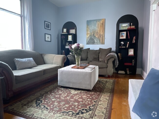 Building Photo - 218 S Jackson St Unit B Rental