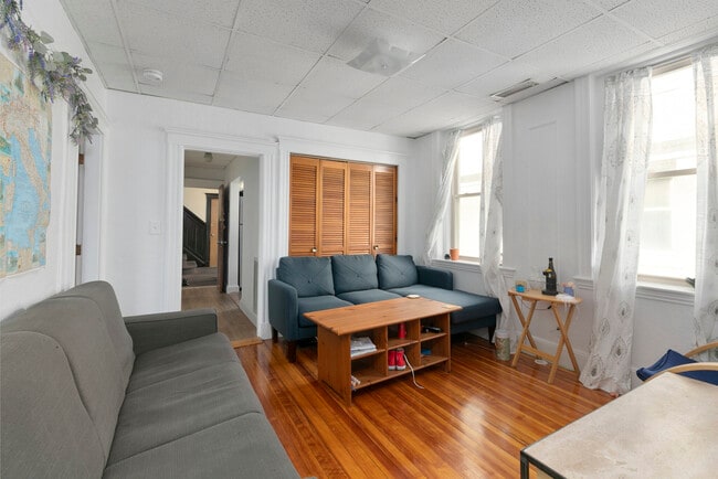 19 Woodbridge St Unit 9-11