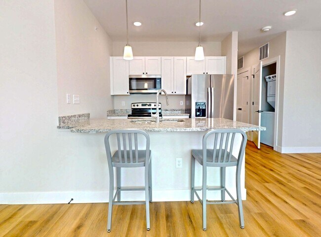 305 W Washington