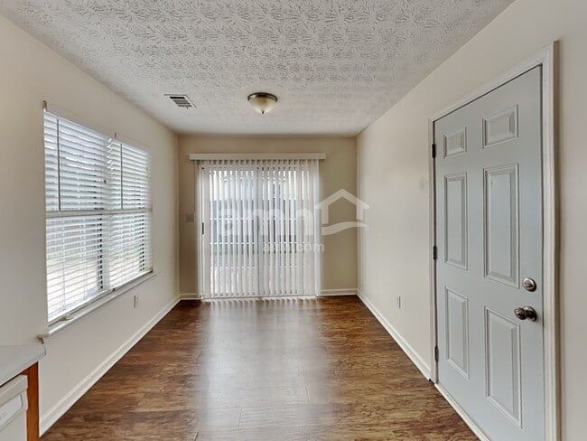 Photo - 1752 Chanson Pl NE